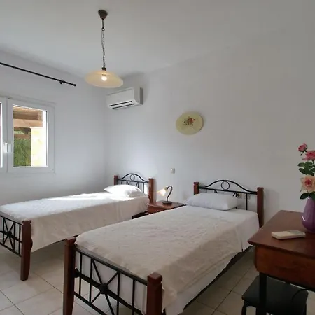 וילה Kleismata Sleeps 6